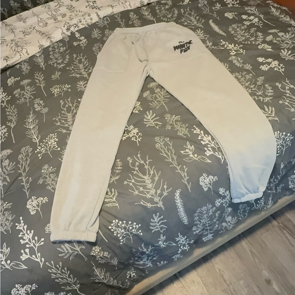 White Fox Gray sweatpants size M